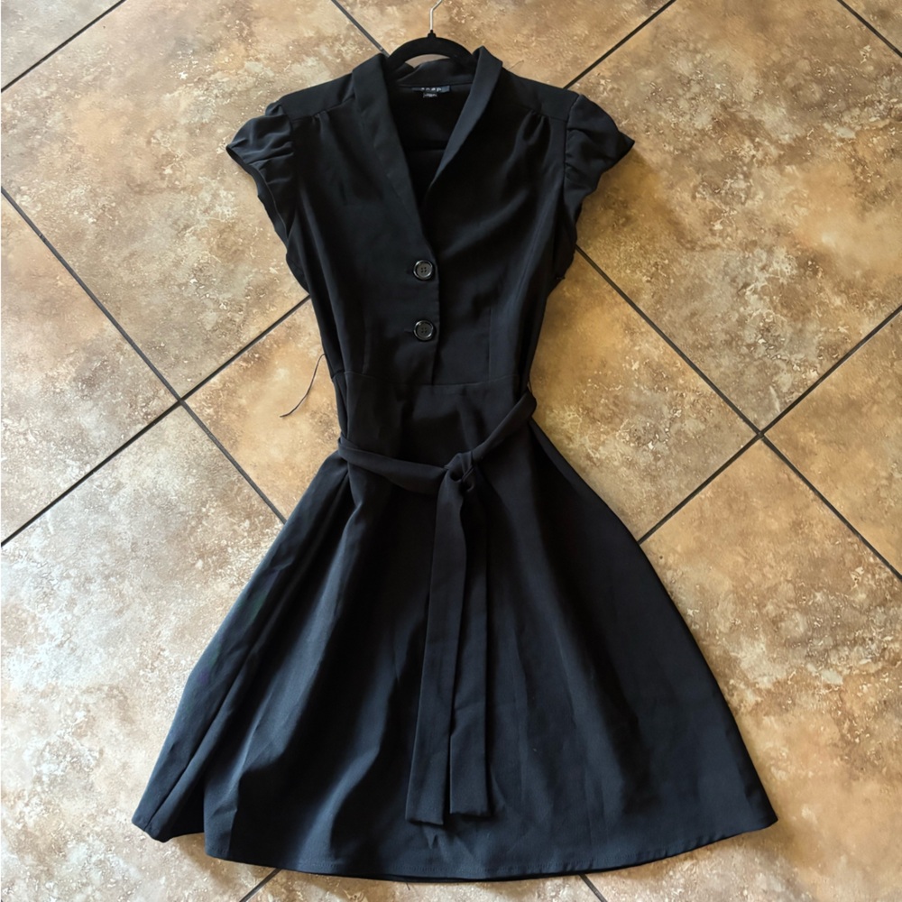 Snap Elegant Black Midi Dress